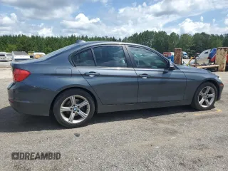 2015 BMW 3 Series 320i z VIN WBA3B1G56FNT63992, wystawiony jako Copart lot #60656215 z przebiegiem Nie podano mil oraz Czysty tytuł • Clean title. Historia ofert i sprzedaży dostępna na DreamBid. Obrazek 3.