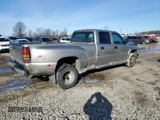 2001 Chevrolet Silverado 3500 LS with VIN 1GCJK33G81F166788, listed as a Copart auction lot 43693315 with 428,170 mi miles and Salvage Title. Bid and sale history available at carsss.com. Image 3.