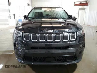 2022 Jeep Compass Latitude with VIN 3C4NJCBB3NT229589, listed as a Copart auction lot 84464524 with 61,157 mi miles and Clean Title. Bid and sale history available at carsss.com. Image 5.