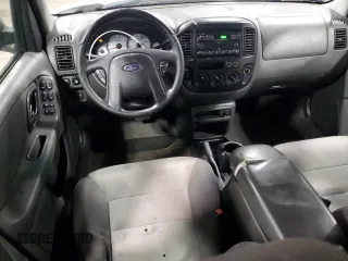 2004 Ford Escape XLS with VIN 1FMYU92164KA28697, listed as a Copart auction lot 87878445 with 156,767 mi miles and Salvage Title. Bid and sale history available at DreamBid. Image 8.