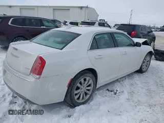 2015 Chrysler 300 Limited with VIN 2C3CCARG8FH756811, listed as a IAAI auction lot 41614649 with 70,580 mi miles. Bid and sale history available at carsss.com. Image 4.