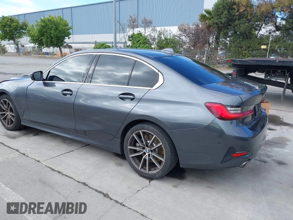 2021 BMW 3 Series 330i z VIN 3MW5R1J03M8B78350, wystawiony jako IAAI lot #42255695 z przebiegiem 49 158 mil mil oraz . Historia ofert i sprzedaży dostępna na DreamBid. Obrazek 3.
