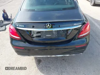 2019 Mercedes-Benz E 300 z VIN WDDZF4KB6KA632323, wystawiony jako IAAI lot #41488671 z przebiegiem 108 959 mil mil oraz . Historia ofert i sprzedaży dostępna na DreamBid. Obrazek 16.