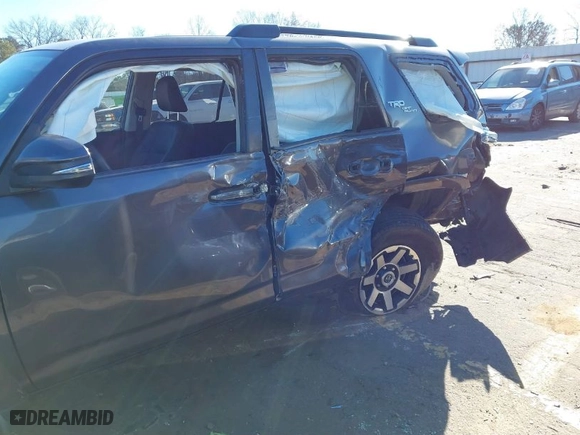 2019 Toyota 4Runner SR5 with VIN JTEBU5JR4K5610914, listed as a IAAI auction lot 41175418 with 101,665 mi miles. Bid and sale history available at carsss.com. Image 6.