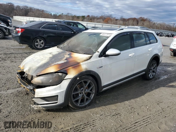 2018 Volkswagen Golf S z VIN 3VWH17AU1JM757852, wystawiony jako Copart lot #84417814 z przebiegiem Nie podano mil oraz Szkoda całkowita • Salvage title. Historia ofert i sprzedaży dostępna na DreamBid. Obrazek 1.