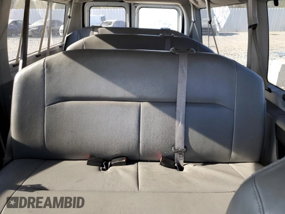 2009 Ford Econoline Passenger XL с VIN 1FBNE31LX9DA00518, выставлен на аукционе Copart как лот 74090534 с пробегом 274 223 миль миль и На запчасти • Non repairable. История ставок и продаж доступна на DreamBid. Изображение 10.