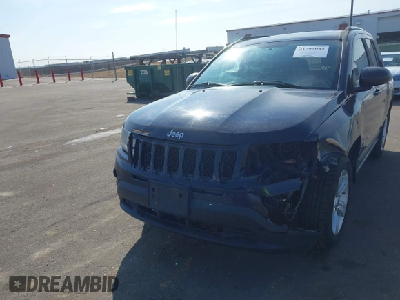 2011 Jeep Compass with VIN 1J4NT1FA7BD208658, listed as a IAAI auction lot 41795085 with 198,880 mi miles. Bid and sale history available at carsss.com. Image 6.