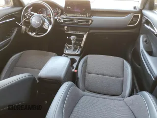 2023 Kia Seltos S z VIN KNDEU2AA8P7385323, wystawiony jako Copart lot #52816795 z przebiegiem 24 351 mil mil oraz Szkoda całkowita • Salvage title. Historia ofert i sprzedaży dostępna na DreamBid. Obrazek 8.