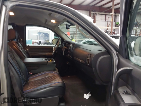 2009 GMC Sierra 1500 SLE with VIN 2GTEK29J291113067, listed as a IAAI auction lot 41327805 with 196,055 mi miles. Bid and sale history available at carsss.com. Image 5.