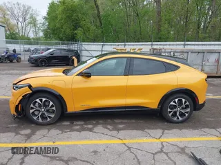 2023 Ford Mustang Mach-E Premium с VIN 3FMTK3SS2PMA49095, выставлен на аукционе IAAI как лот 42255255 с пробегом 23 307 миль миль и . История ставок и продаж доступна на DreamBid. Изображение 15.