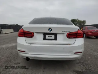 2017 BMW 3 Series 320i z VIN WBA8A9C39HK863984, wystawiony jako Copart lot #47927845 z przebiegiem 82 891 mil mil oraz Szkoda całkowita • Salvage title. Historia ofert i sprzedaży dostępna na DreamBid. Obrazek 6.