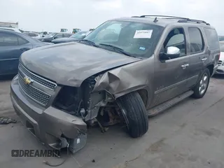 2011 Chevrolet Tahoe LTZ z VIN 1GNSCCE08BR394055, wystawiony jako IAAI lot #42171847 z przebiegiem 112 163 mil mil oraz . Historia ofert i sprzedaży dostępna na DreamBid. Obrazek 2.