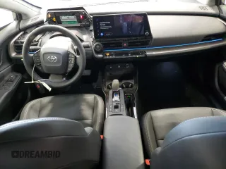 2023 Toyota Prius LE z VIN JTDADABU5P3002057, wystawiony jako Copart lot #47227675 z przebiegiem Nie podano mil oraz Szkoda całkowita • Salvage title. Historia ofert i sprzedaży dostępna na DreamBid. Obrazek 8.