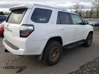 2018 Toyota 4Runner SR5 with VIN JTEBU5JR7J5513950, listed as a Copart auction lot 44197815 with 115,427 mi miles and Salvage Title. Bid and sale history available at carsss.com. Image 3.