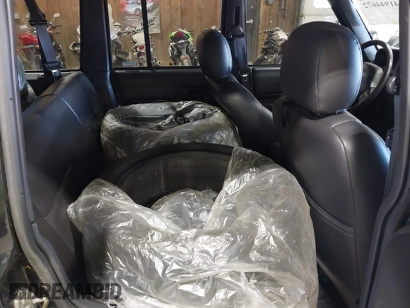 2001 Jeep Cherokee Sport z VIN 1J4FF58S11L562933, wystawiony jako IAAI lot #41944672 z przebiegiem 163 078 mil mil oraz . Historia ofert i sprzedaży dostępna na DreamBid. Obrazek 8.