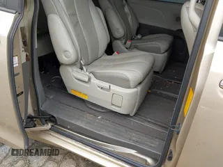 2011 Toyota Sienna XLE AAS with VIN 5TDYK3DC3BS100192, listed as a IAAI auction lot 41874537 with 190,631 mi miles and . Bid and sale history available at DreamBid. Image 8.