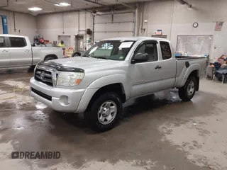 2005 Toyota Tacoma PreRunner z VIN 5TETU62N15Z064813, wystawiony jako IAAI lot #41353526 z przebiegiem 172 318 mil mil oraz . Historia ofert i sprzedaży dostępna na DreamBid. Obrazek 17.