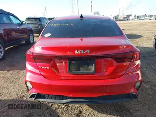 2022 Kia Forte LXS z VIN 3KPF24AD7NE427039, wystawiony jako IAAI lot #41921047 z przebiegiem 46 472 mil mil oraz . Historia ofert i sprzedaży dostępna na DreamBid. Obrazek 17.
