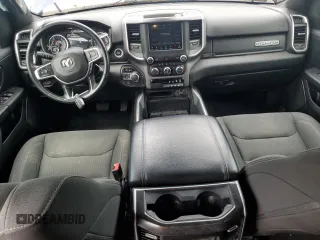 2021 Ram 1500 Big Horn z VIN 1C6SRFFT5MN695160, wystawiony jako Copart lot #54244825 z przebiegiem 118 241 mil mil oraz Szkoda całkowita • Salvage title. Historia ofert i sprzedaży dostępna na DreamBid. Obrazek 8.