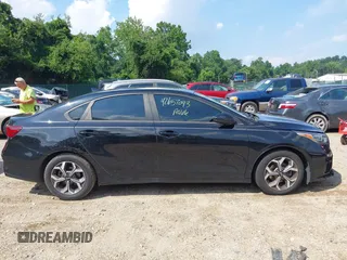 2019 Kia Forte LXS z VIN 3KPF24AD9KE131628, wystawiony jako IAAI lot #42657093 z przebiegiem 163 737 mil mil oraz . Historia ofert i sprzedaży dostępna na DreamBid. Obrazek 13.