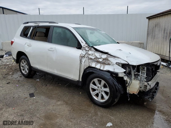 2011 Toyota Highlander with VIN 5TDZK3EHXBS044590, listed as a Copart auction lot 84206474 with 212,341 mi miles and Non Repairable. Bid and sale history available at carsss.com. Image 4.