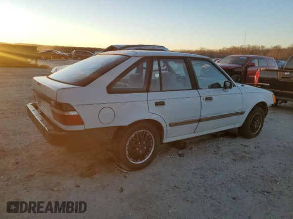 1988 Ford Escort z VIN 1FAPP959XJW370611, wystawiony jako Copart lot #86715994 z przebiegiem 3424 mil mil oraz Tytuł czysty. Historia ofert i sprzedaży dostępna na DreamBid. Obrazek 3.
