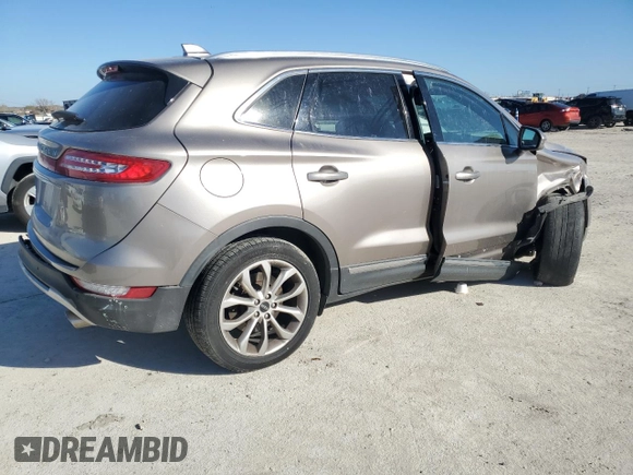 2019 Lincoln MKC Select with VIN 5LMCJ2D96KUL02511, listed as a Copart auction lot 48630875 with 83,635 mi miles and Salvage title. Bid and sale history available at DreamBid. Image 3.