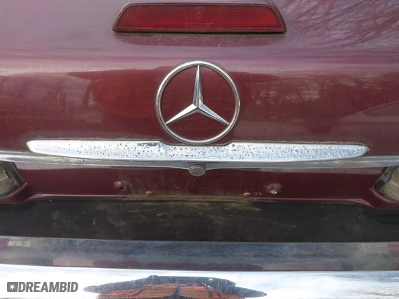 1988 Mercedes-Benz 560 Series 560SL with VIN WDBBA48D0JA077921, listed as a IAAI auction lot 41450795 with 155,749 mi miles. Bid and sale history available at carsss.com. Image 18.