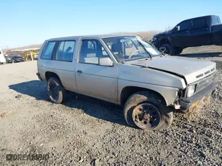1992 Nissan Pathfinder LE with VIN JN8HD17Y4NW014548, listed as a IAAI auction lot 41461969 with 245,282 mi miles. Bid and sale history available at carsss.com. Image 1.