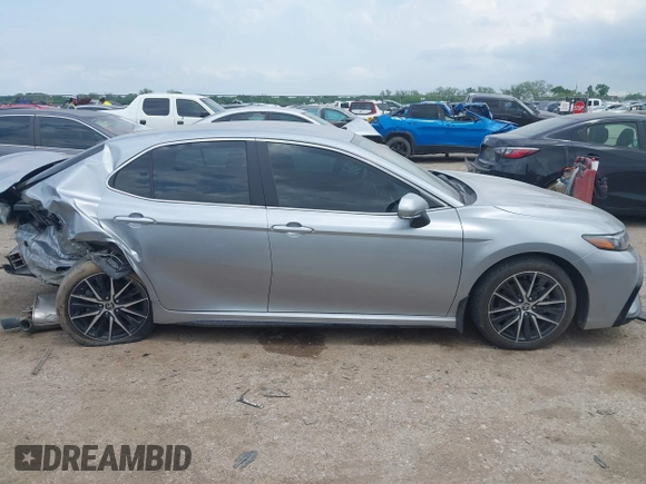 2023 Toyota Camry SE z VIN 4T1G11AK9PU155937, wystawiony jako IAAI lot #42121016 z przebiegiem 35 523 mil mil oraz . Historia ofert i sprzedaży dostępna na DreamBid. Obrazek 13.