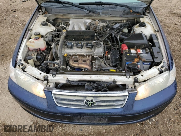 2000 Toyota Camry LE z VIN 4T1BF22KXYU953641, wystawiony jako Copart lot #48018145 z przebiegiem 118 587 mil mil oraz Czysty tytuł • Clean title. Historia ofert i sprzedaży dostępna na DreamBid. Obrazek 11.