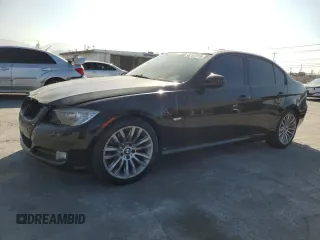 2009 BMW 3 Series 328i z VIN WBAPH53549A438262, wystawiony jako Copart lot #58269315 z przebiegiem 125 170 mil mil oraz Szkoda całkowita • Salvage title. Historia ofert i sprzedaży dostępna na DreamBid. Obrazek 1.