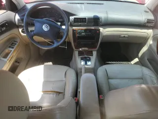 2000 Volkswagen Passat with VIN WVWPD23B9YP211602, listed as a Copart auction lot 61509955 with 121,435 mi miles and Clean title. Bid and sale history available at DreamBid. Image 8.