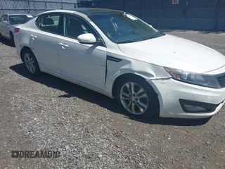 2013 Kia Optima EX z VIN 5XXGN4A78DG162112, wystawiony jako IAAI lot #42160927 z przebiegiem 155 148 mil mil oraz . Historia ofert i sprzedaży dostępna na DreamBid. Obrazek 6.