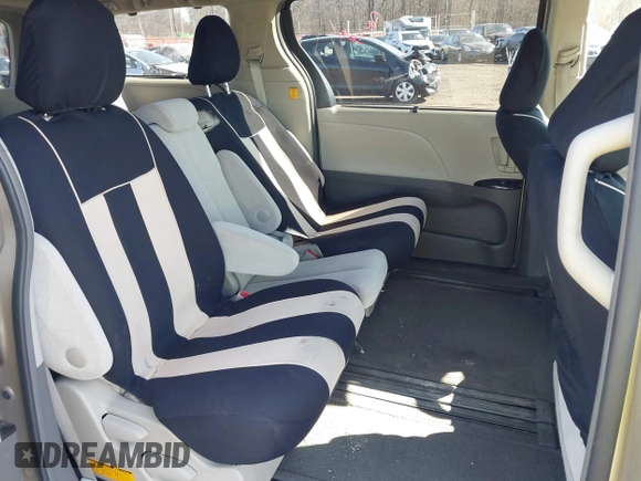 2011 Toyota Sienna LE AAS with VIN 5TDKK3DC0BS168052, listed as a IAAI auction lot 41688494 with 49,095 mi miles. Bid and sale history available at carsss.com. Image 8.