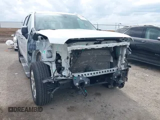 2020 GMC Sierra 1500 SLT z VIN 3GTU9DED1LG451500, wystawiony jako IAAI lot #41351345 z przebiegiem 53 576 mil mil oraz . Historia ofert i sprzedaży dostępna na DreamBid. Obrazek 6.