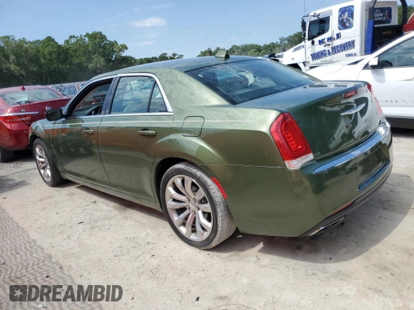 2018 Chrysler 300 Touring L z VIN 2C3CCAAG3JH190982, wystawiony jako Copart lot #54685645 z przebiegiem 125 839 mil mil oraz Szkoda całkowita • Salvage title. Historia ofert i sprzedaży dostępna na DreamBid. Obrazek 2.