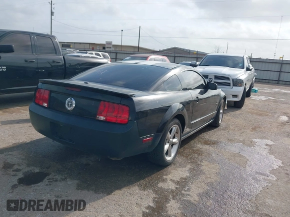 2008 Ford Mustang Deluxe with VIN 1ZVHT80N385150555, listed as a IAAI auction lot 41951656 with 195,708 mi miles. Bid and sale history available at carsss.com. Image 4.