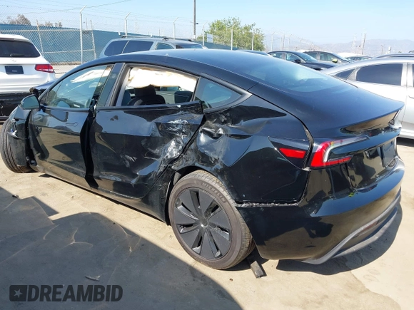 2025 Tesla Model 3 Long Range z VIN 5YJ3E1EA3SF981743, wystawiony jako IAAI lot #42352588 z przebiegiem Nie podano mil oraz . Historia ofert i sprzedaży dostępna na DreamBid. Obrazek 3.