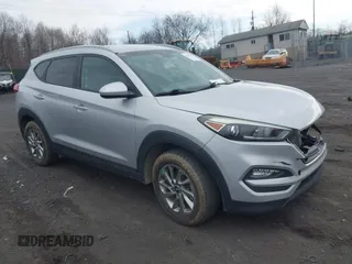 2016 Hyundai Tucson SE z VIN KM8J3CA40GU119874, wystawiony jako IAAI lot #41904613 z przebiegiem 97 447 mil mil oraz . Historia ofert i sprzedaży dostępna na DreamBid. Obrazek 1.