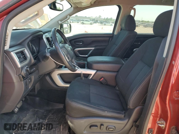 2018 Nissan Titan SV z VIN 1N6AA1E58JN505703, wystawiony jako Copart lot #52498985 z przebiegiem 178 803 mil mil oraz Szkoda całkowita • Salvage title. Historia ofert i sprzedaży dostępna na DreamBid. Obrazek 7.