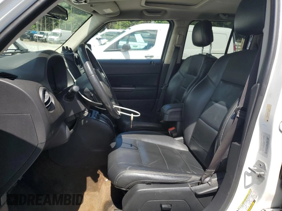 2015 Jeep Patriot High Altitude z VIN 1C4NJPFA6FD107339, wystawiony jako Copart lot #57301635 z przebiegiem 191 004 mil mil oraz Szkoda całkowita • Salvage title. Historia ofert i sprzedaży dostępna na DreamBid. Obrazek 7.
