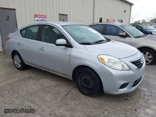 2014 Nissan Versa S with VIN 3N1CN7APXEK453063, listed as a IAAI auction lot 41918683 with 176,437 mi miles. Bid and sale history available at carsss.com. Image 1.