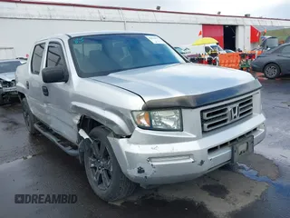 2008 Honda Ridgeline RT with VIN 2HJYK16228H517329, listed as a IAAI auction lot 41813333 with 139,828 mi miles. Bid and sale history available at carsss.com. Image 1.