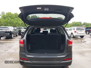 2017 Kia Sorento LX с VIN 5XYPGDA52HG291151, выставлен на аукционе IAAI как лот 42294750 с пробегом 134 442 миль миль и . История ставок и продаж доступна на DreamBid. Изображение 17.