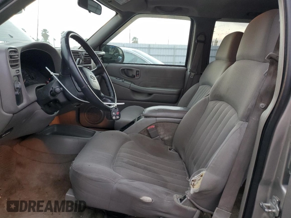 2004 Chevrolet Blazer LS z VIN 1GNDT13X34K148670, wystawiony jako Copart lot #44439845 z przebiegiem 196 344 mil mil oraz Czysty tytuł • Clean title. Historia ofert i sprzedaży dostępna na DreamBid. Obrazek 7.