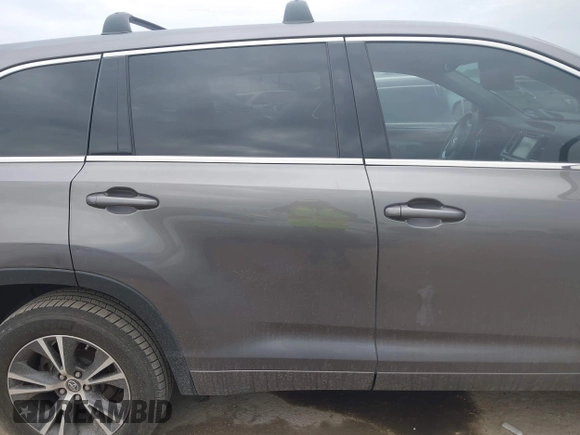 2018 Toyota Highlander LE with VIN 5TDZZRFH0JS236919, listed as a IAAI auction lot 42642151 with 121,266 mi miles and . Bid and sale history available at DreamBid. Image 14.