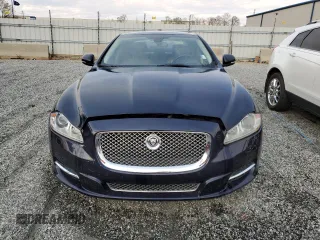 2013 Jaguar XJ z VIN SAJWA1C7XD8V43502, wystawiony jako Copart lot #50727235 z przebiegiem 112 389 mil mil oraz Tytuł czysty. Historia ofert i sprzedaży dostępna na DreamBid. Obrazek 5.