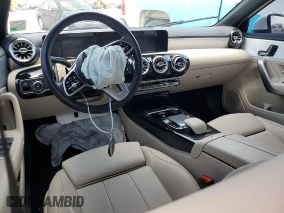 2020 Mercedes-Benz A 220 z VIN W1K3G4EB5LW044500, wystawiony jako Copart lot #58539135 z przebiegiem Nie podano mil oraz Szkoda całkowita • Salvage title. Historia ofert i sprzedaży dostępna na DreamBid. Obrazek 8.