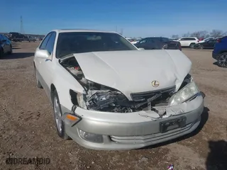 2001 Lexus ES 300 with VIN JT8BF28G010328457, listed as a IAAI auction lot 41284198 with 161,137 mi miles. Bid and sale history available at carsss.com. Image 1.